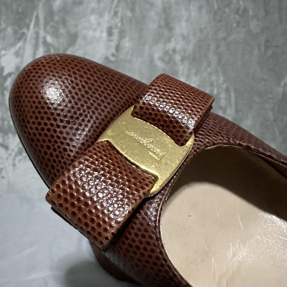 Salvatore Ferragamo Brown Leather Vara Lillaz Bow Pumps Heel Shoes Womens 9.5 A4 - Picture 11 of 14
